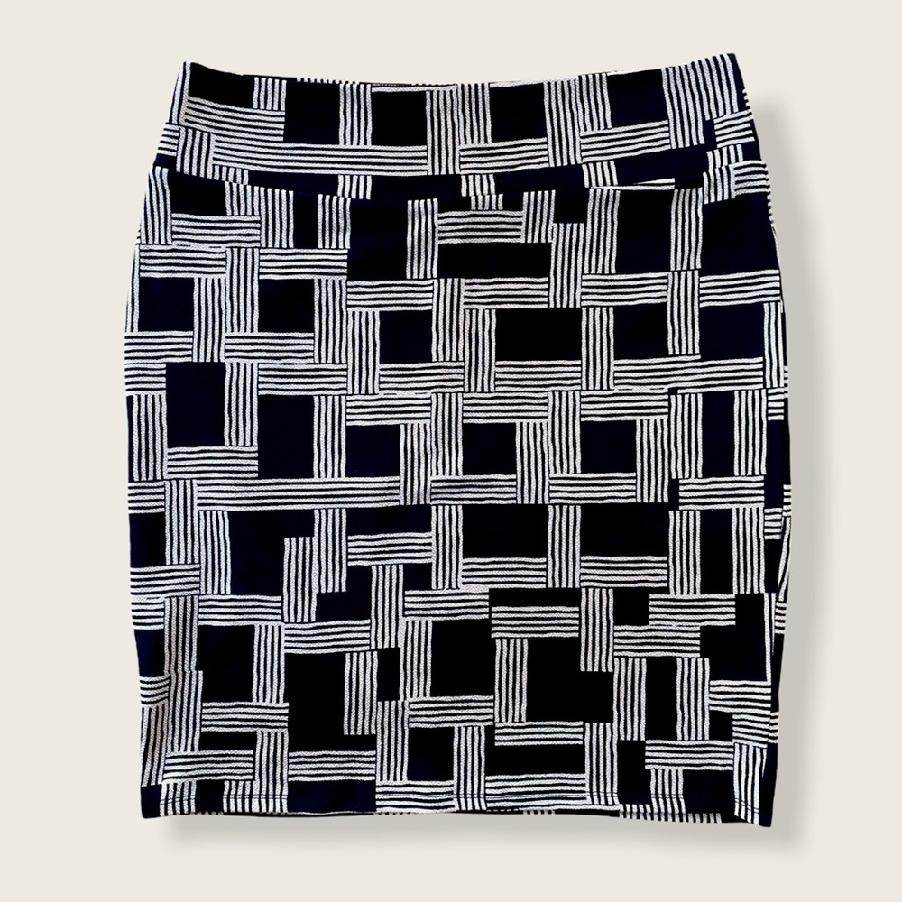 LuLaRoe Cassie Black and Beige Pencil Skirt